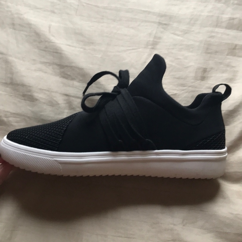 Steve Madden Lancer Sneakers 7.5 never worn!!!!